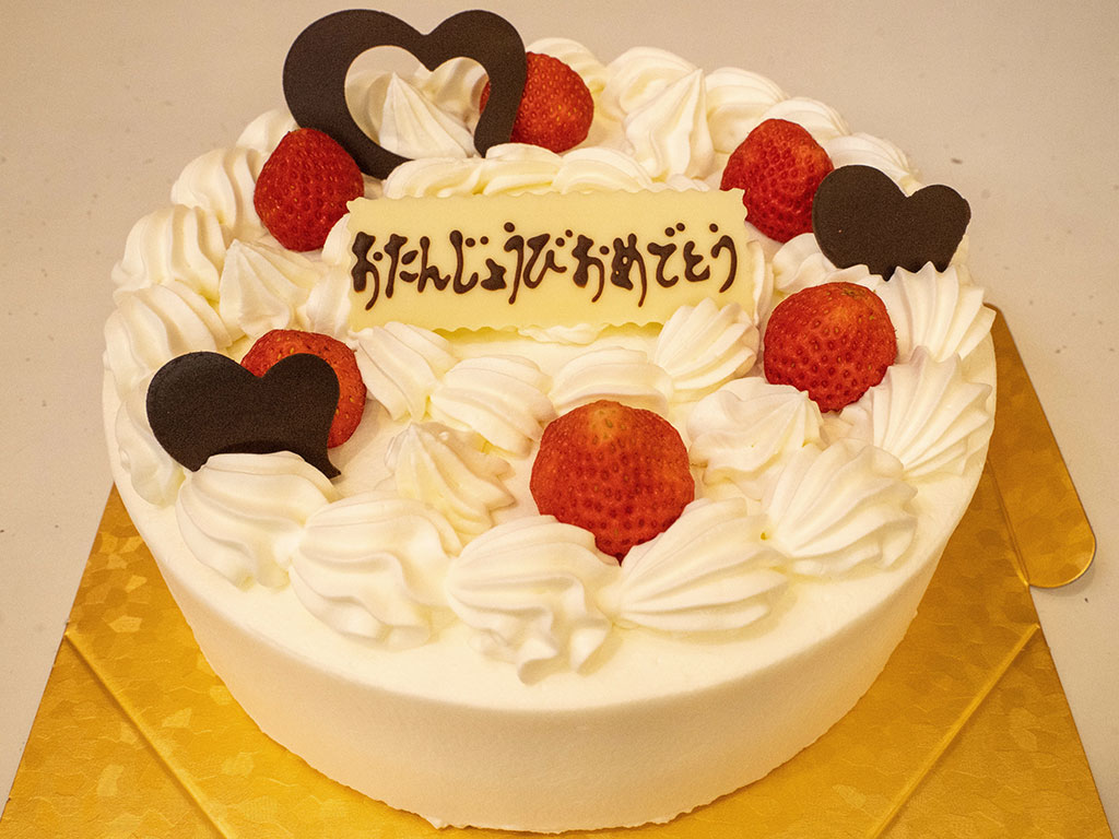 フェルト　ままごと　苺のお誕生日ホールケーキ　白色　ろうそく４本　誕生祝　出産祝